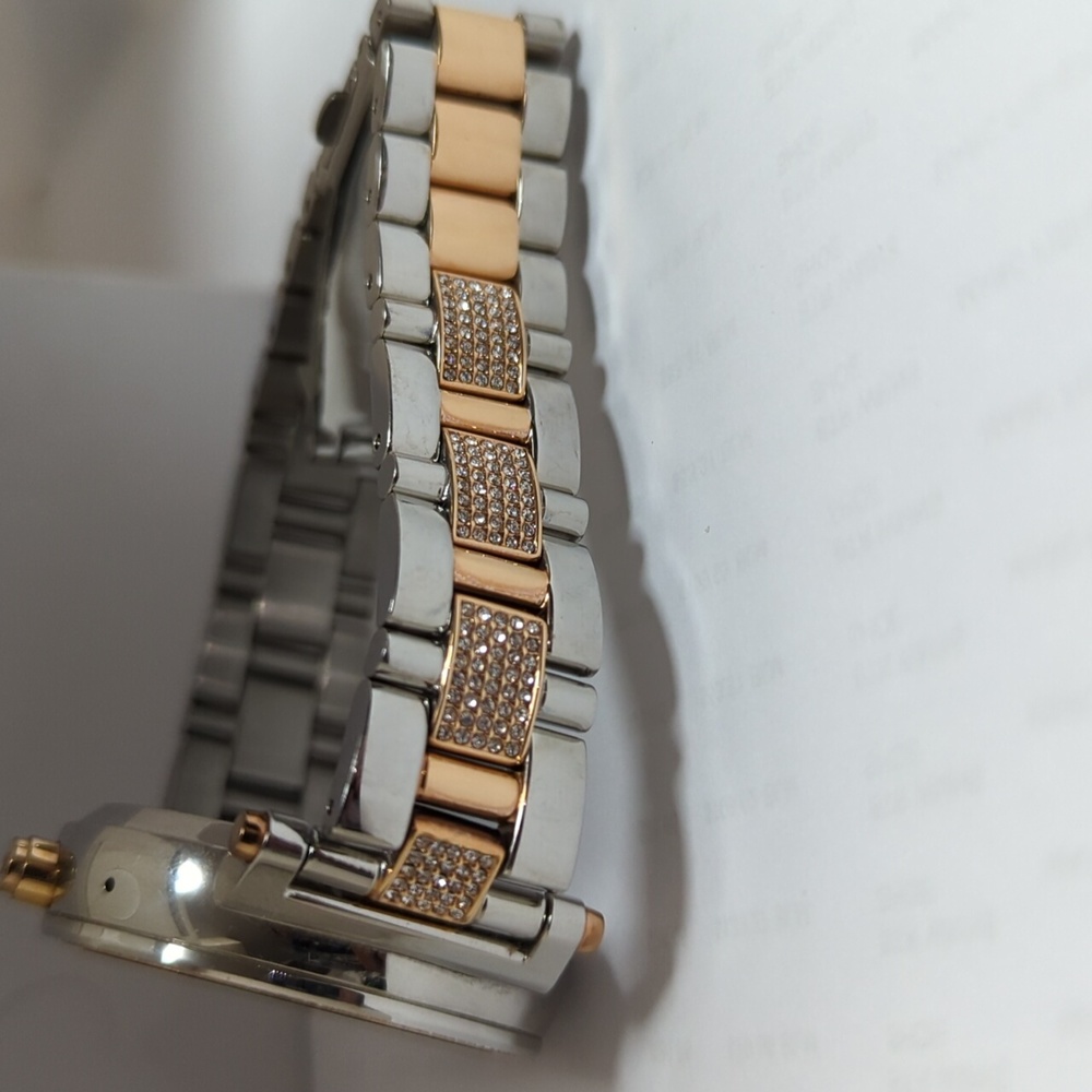 New & Authentic Michael Kors Smart watch Rose Gold/Silver - Picture 4 of 15